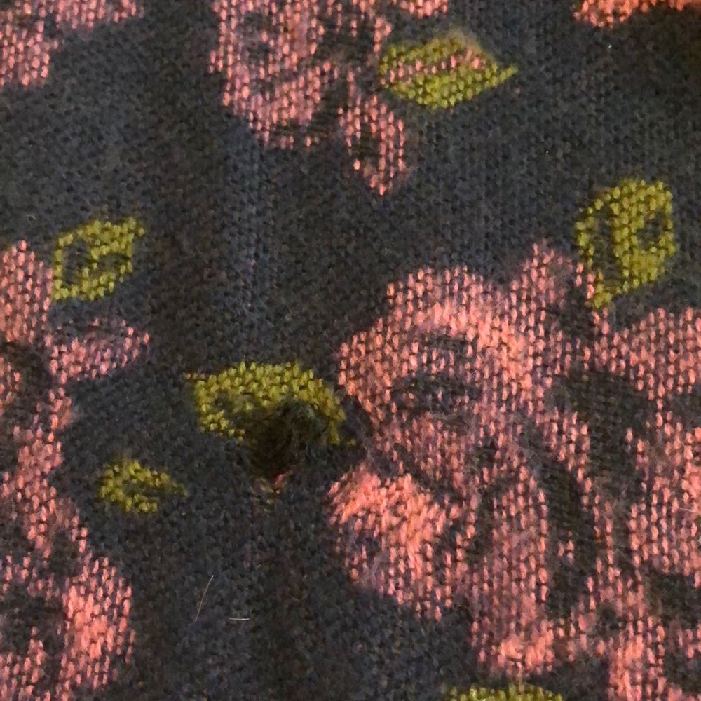 BEAUTIFUL ROSE SCARF - Picture 4 of 5
